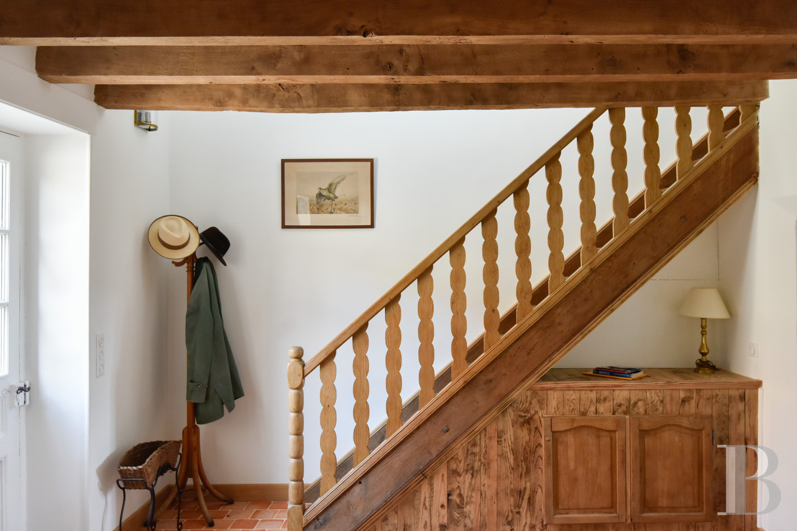En Limousin, dans le sud-est de la Creuse et à proximité d’Aubusson, un logis indépendant du 17e siècle au centre d’une place forte médiévale,  - photo  n°12